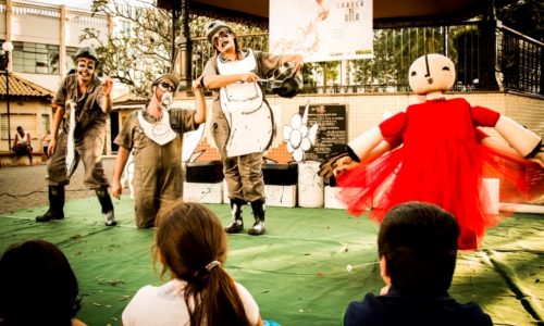 A-Menina-da-CabeC3A7a-de-Bola-1