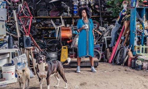 Divulgação da artista Izzy Gordon, uma das cantoras do show Dáguas