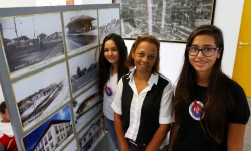 MariaEduarda__ProfessoraAluisia__JaquelyneVisita_Museu700-550x391-1