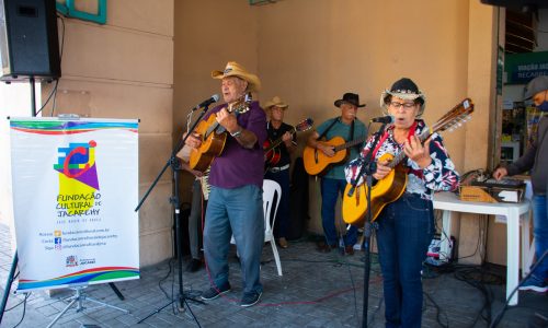 Mestres da Cultura Viva, Maria Rosa e Paraitinga, no Mercadão Junino em 2022. _ Créditos - Francielle Arantes