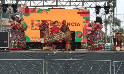 Samba Amassa barro e Caboclo com Mestre Aluandê (1)